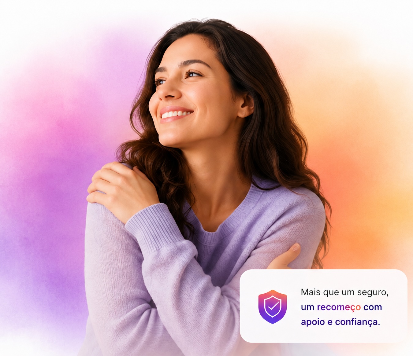 Mulher sorrindo, representando força, proteção e um novo recomeço.
